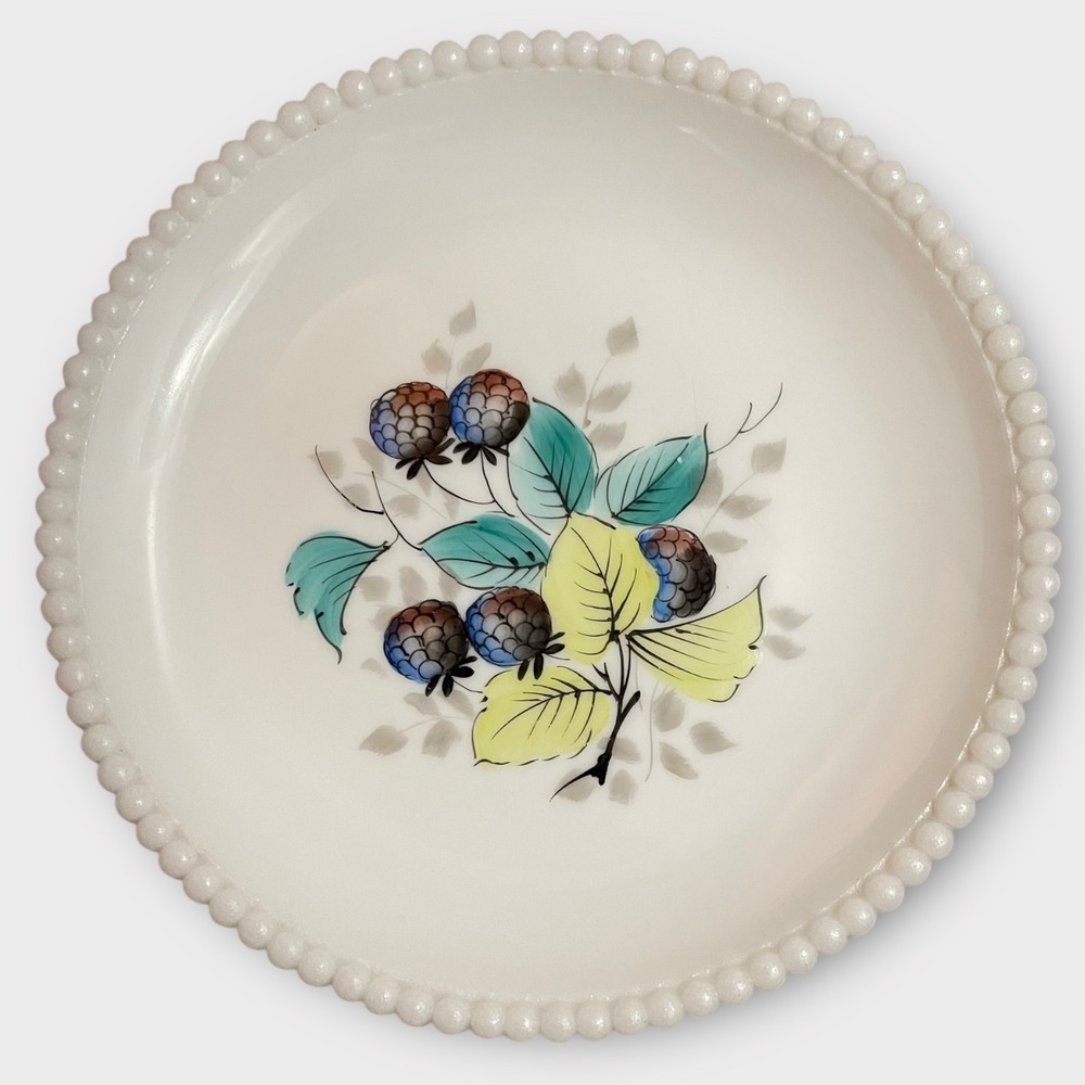 Westmoreland Vintage Beaded Edge Milk Glass Plates Set of 2 Fruit Berry Dessert - Picture 3 of 3